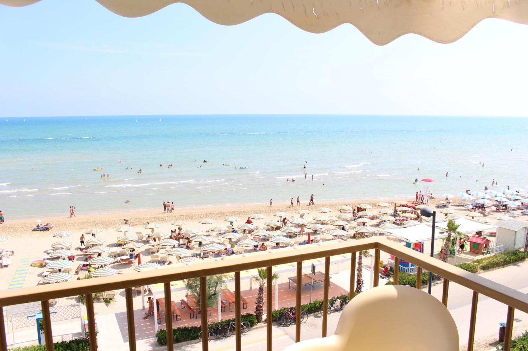 Hotel Caravel Маротта Екстер'єр фото