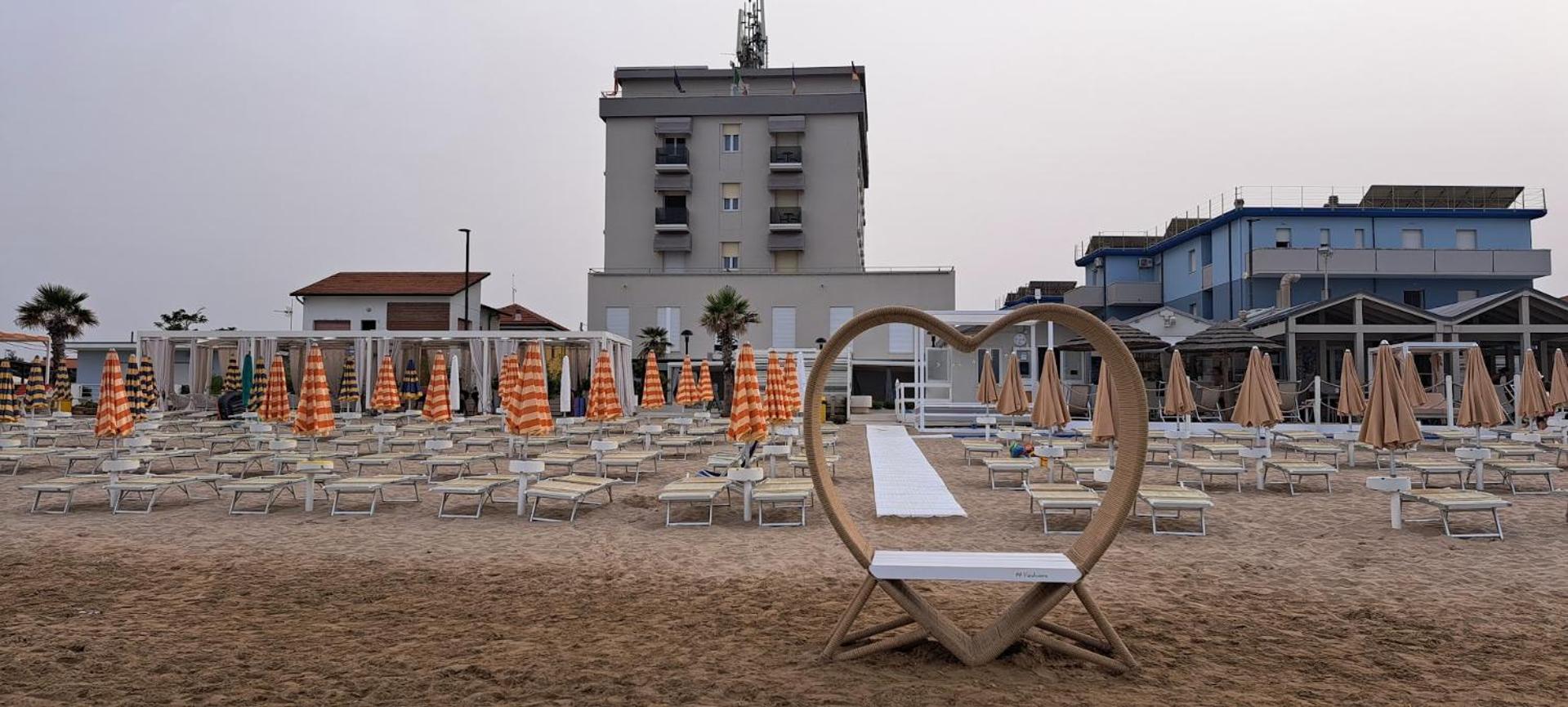 Hotel Caravel Маротта Екстер'єр фото
