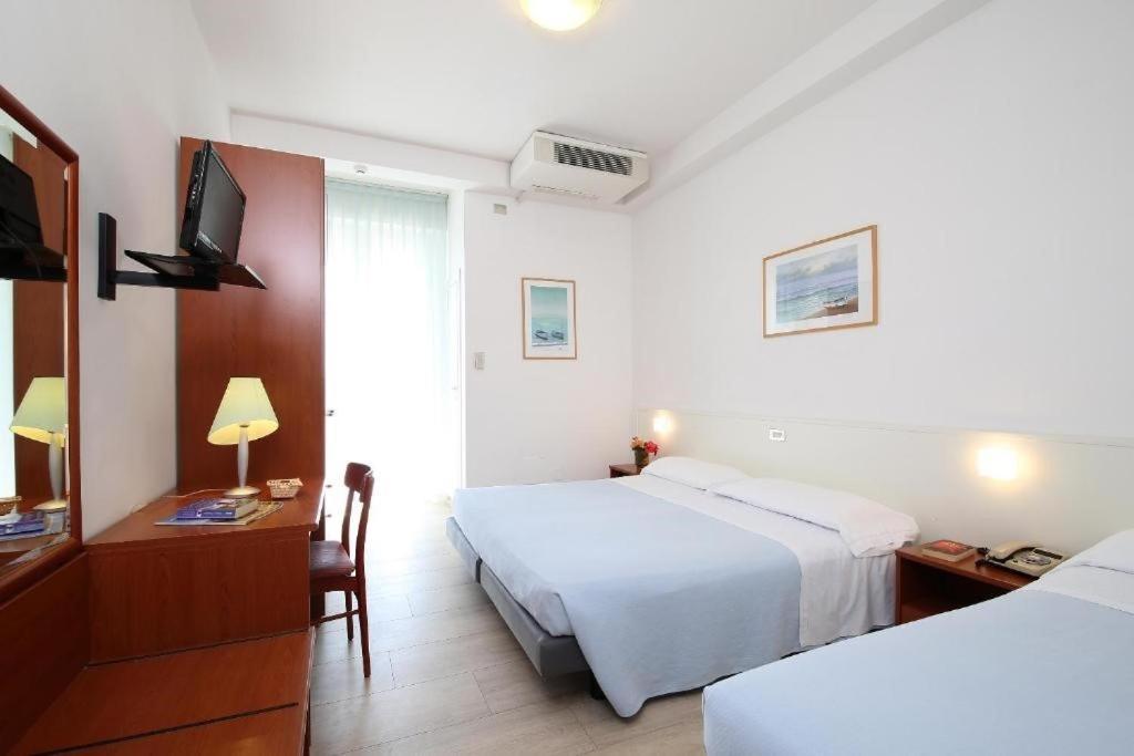 Hotel Caravel Маротта Екстер'єр фото