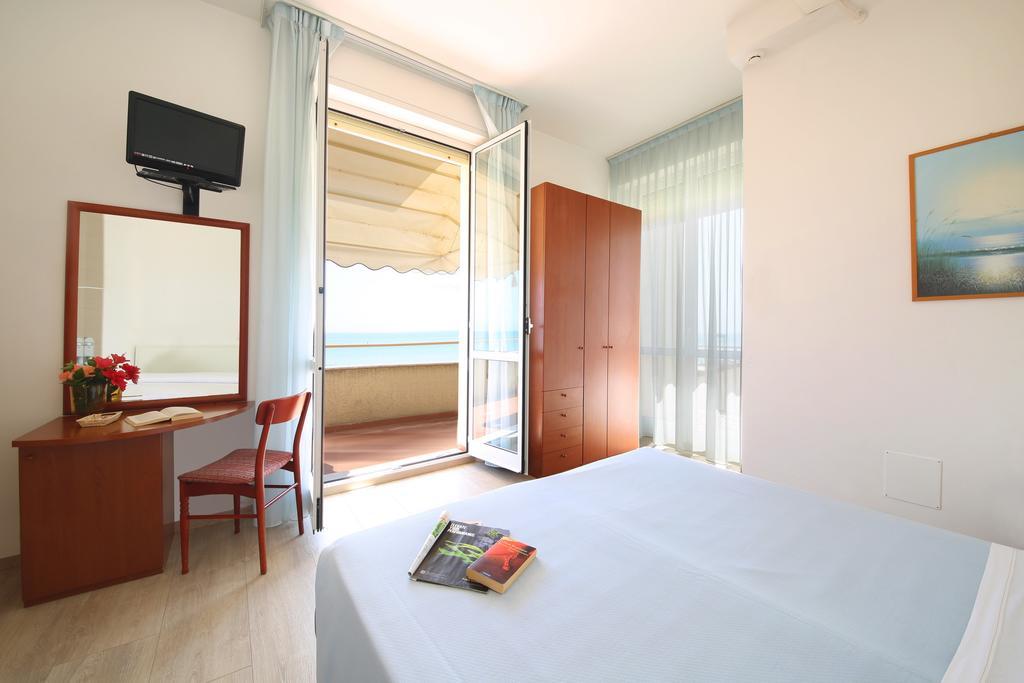 Hotel Caravel Маротта Екстер'єр фото