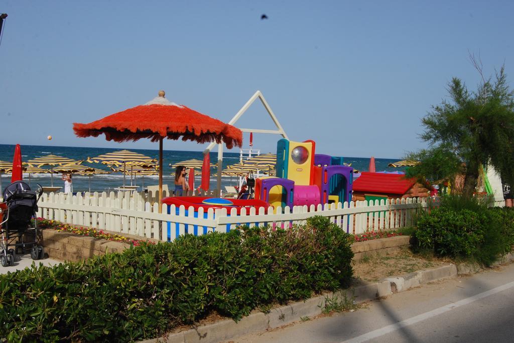 Hotel Caravel Маротта Екстер'єр фото